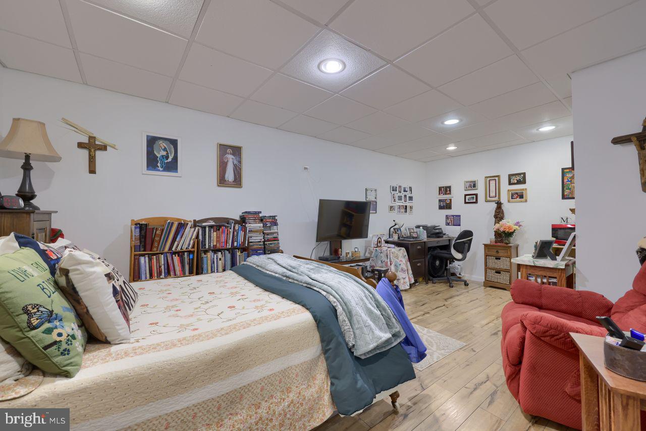 WINDSOR BORO - Residential