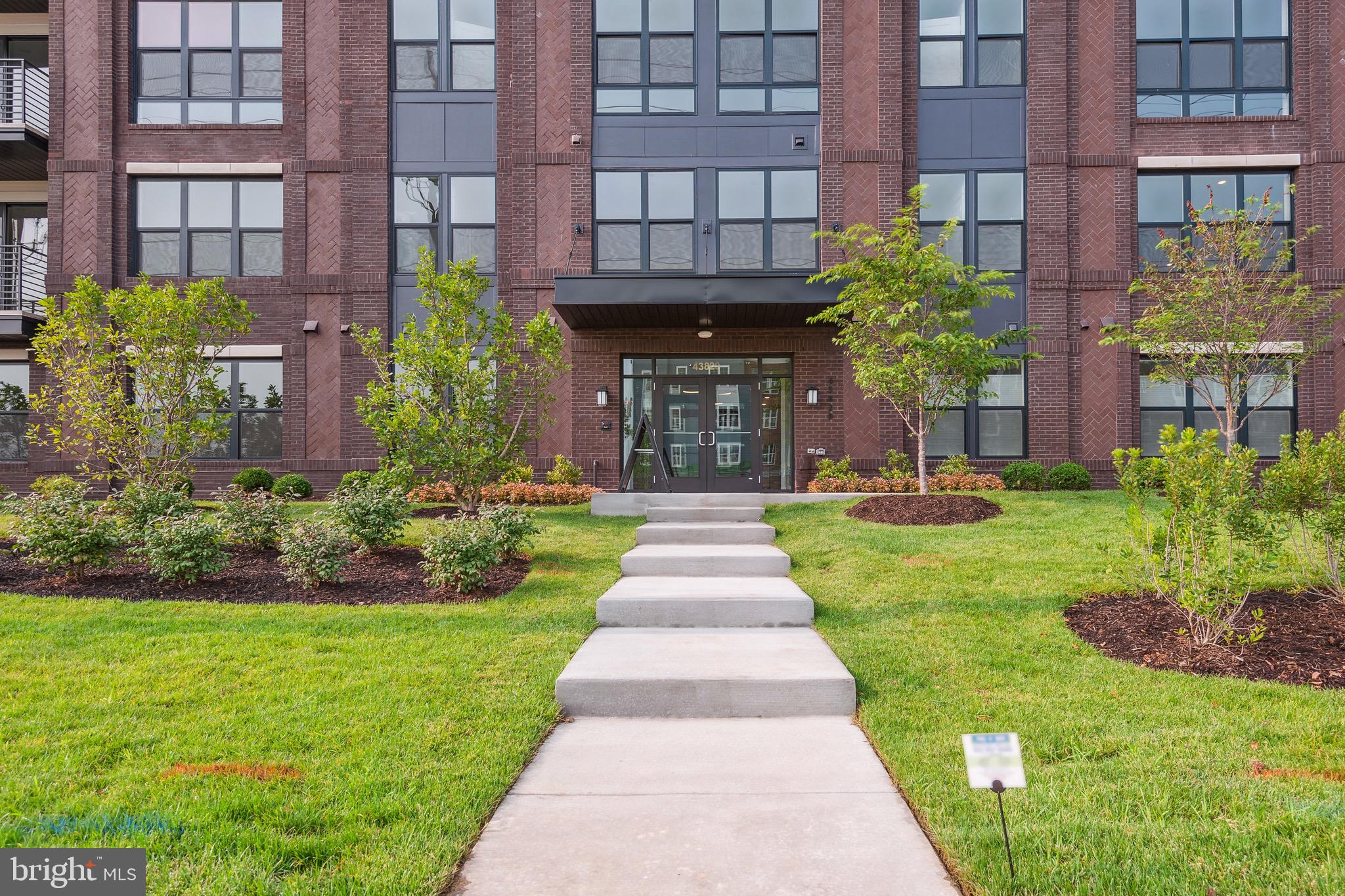 ASHBURN STATION - Residential