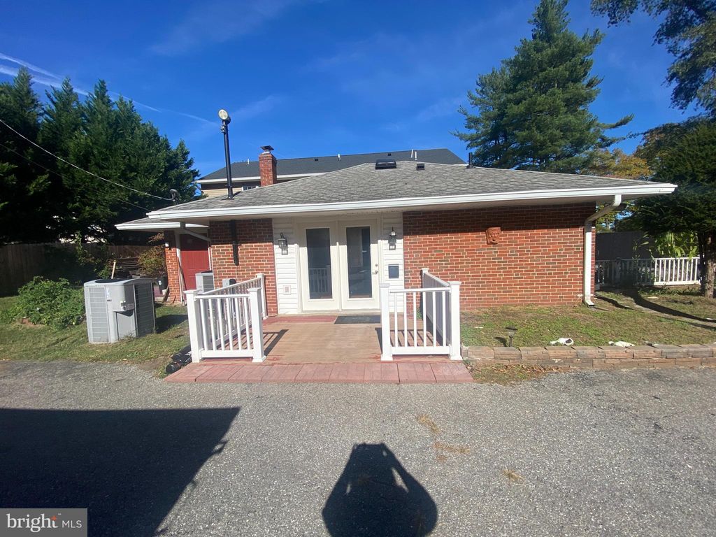 Photo of 7307 Brooklyn Bridge Road, LAUREL, MD 20707 (MLS # MDPG2180266)