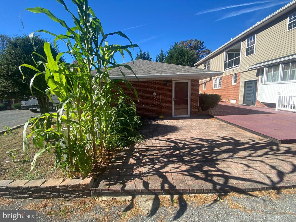 Photo of 7307 Brooklyn Bridge Road, LAUREL, MD 20707 (MLS # MDPG2180266)