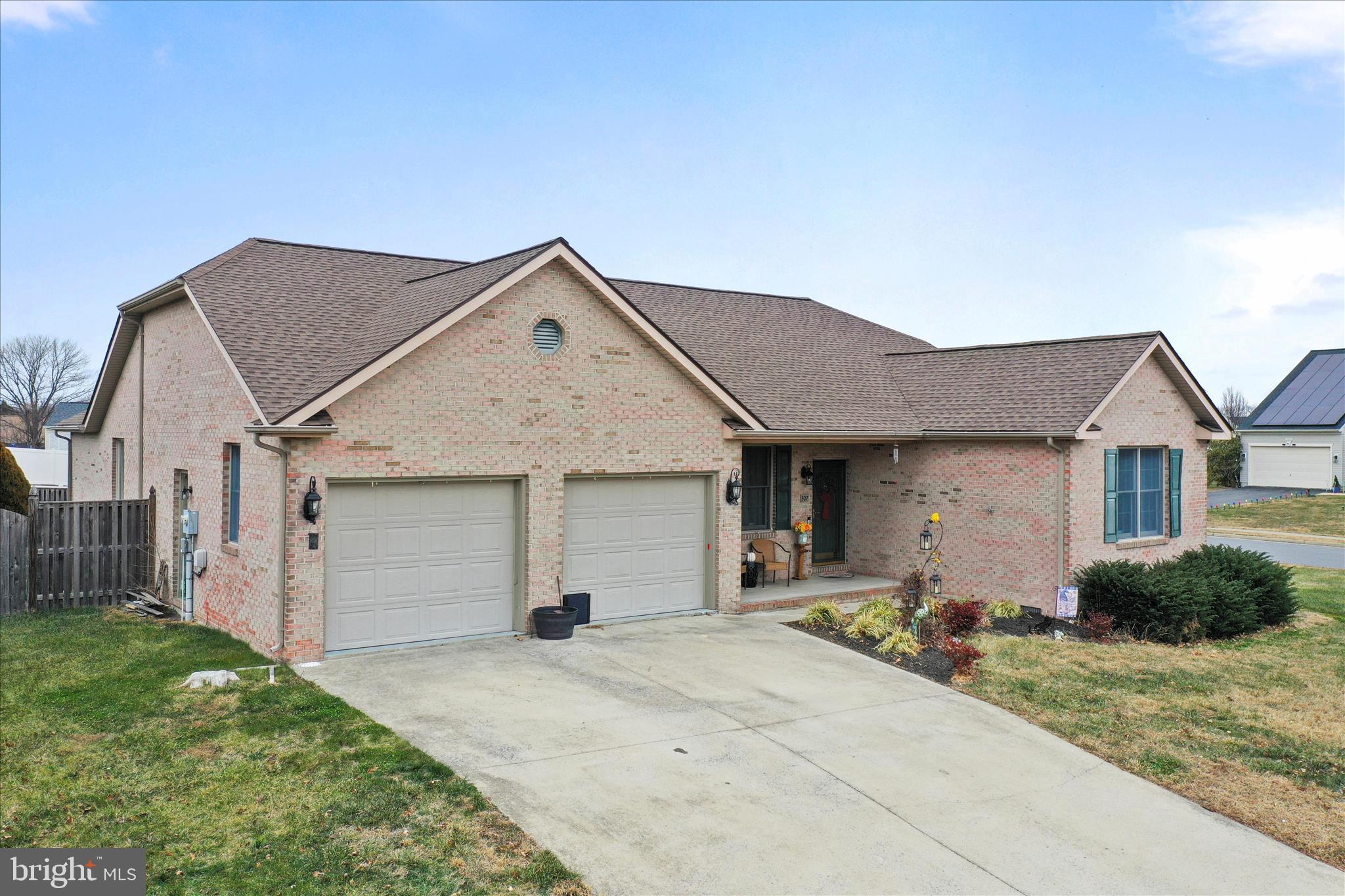 WAKELAND MANOR - Residential