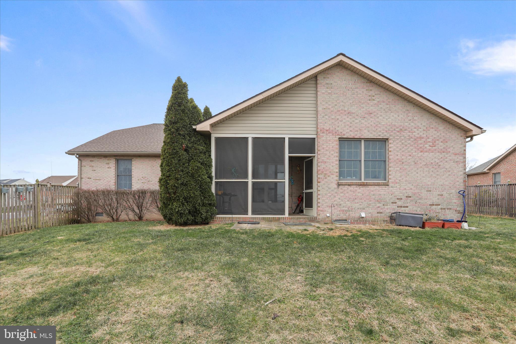 WAKELAND MANOR - Residential