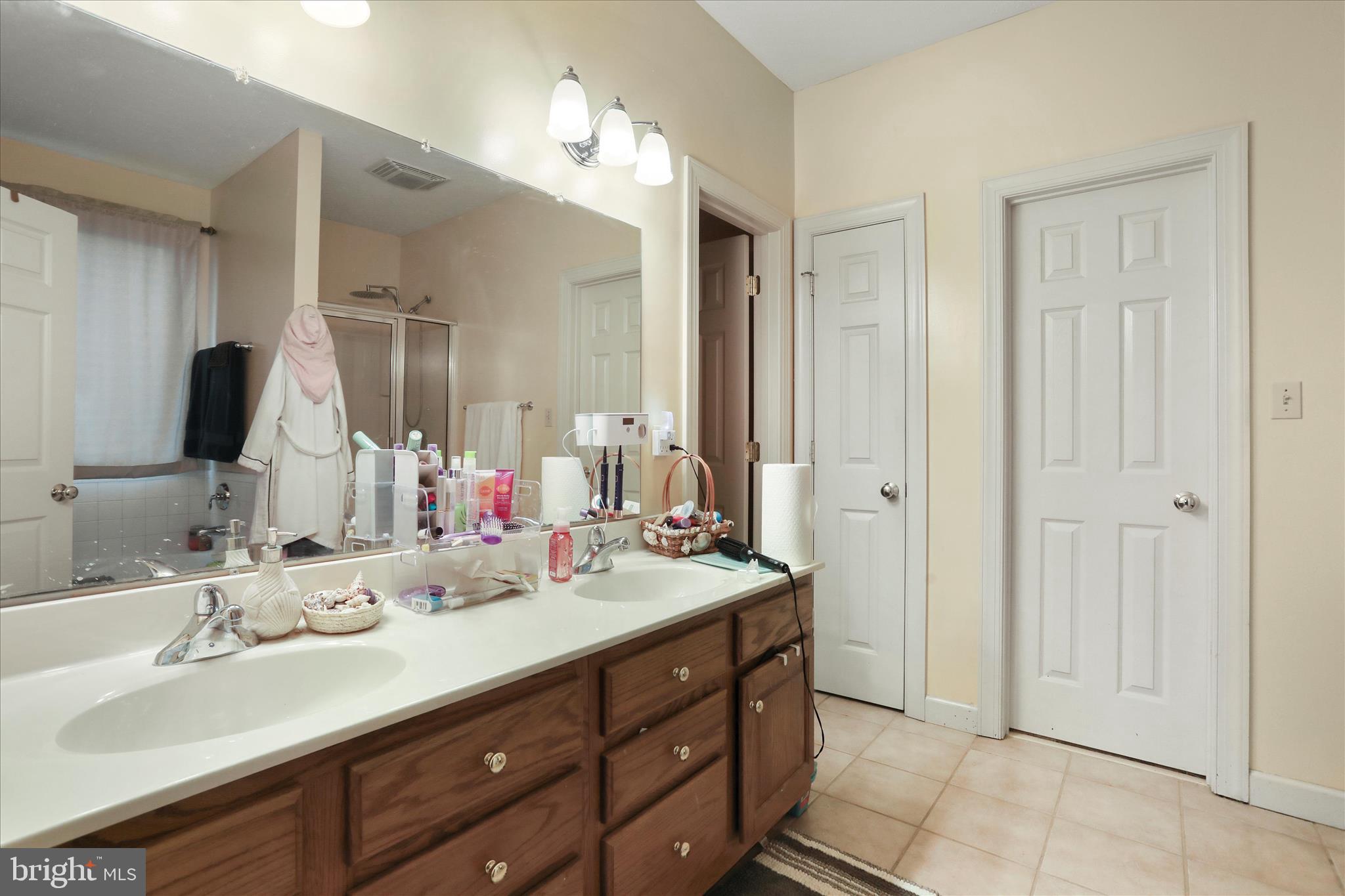 WAKELAND MANOR - Residential