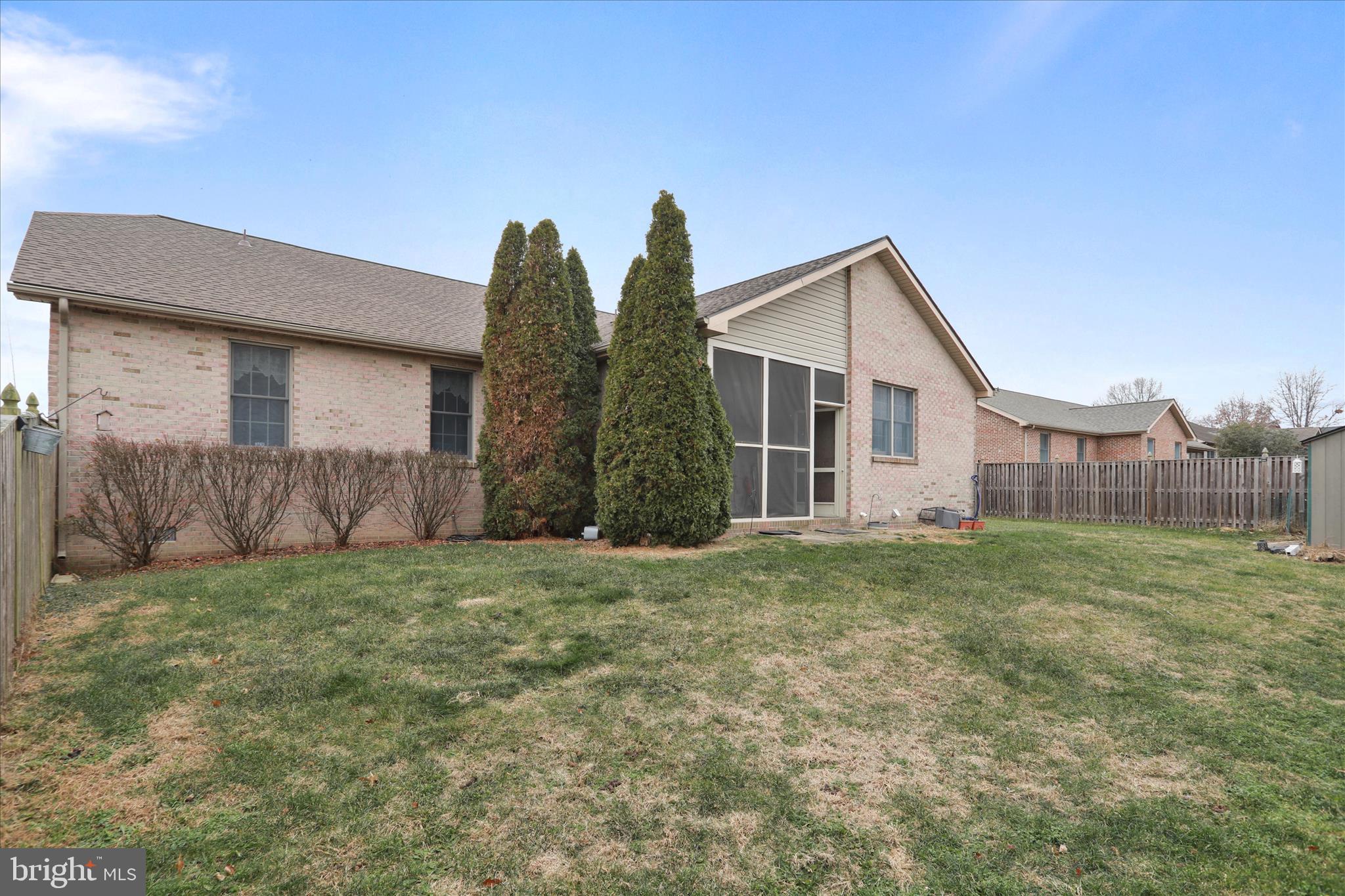 WAKELAND MANOR - Residential