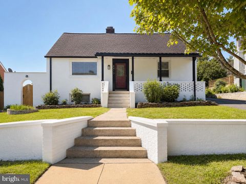 Photo of 6813 Chestnut Avenue, FALLS CHURCH, VA 22042 (MLS # VAFX2316708)