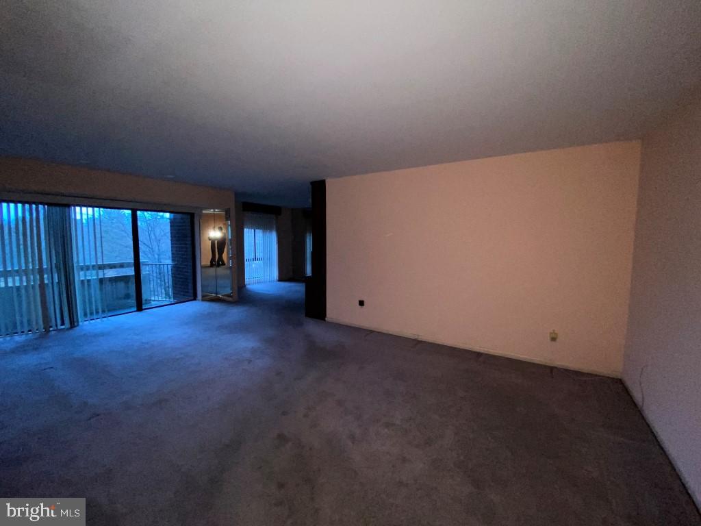 SUBURBAN OAKS - Residential