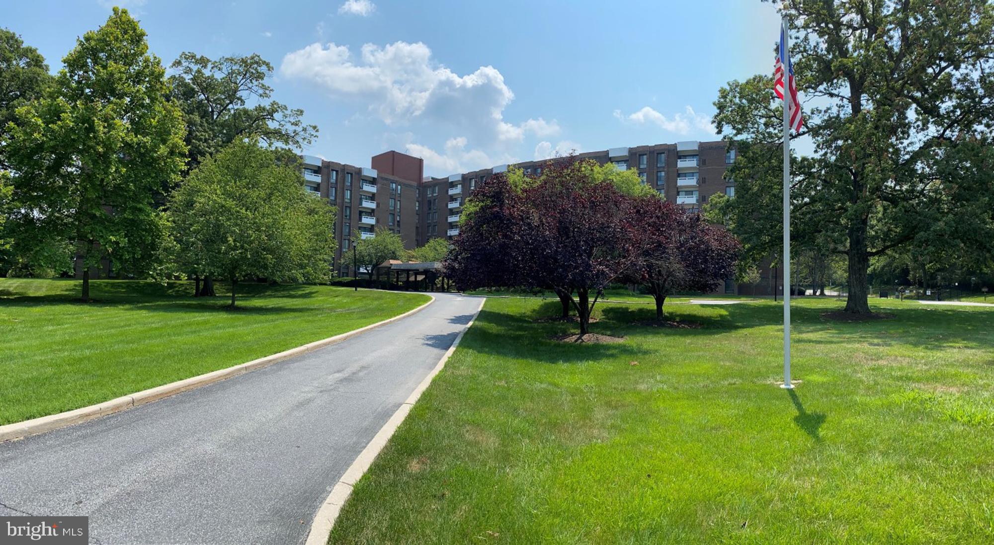 SUBURBAN OAKS - Residential