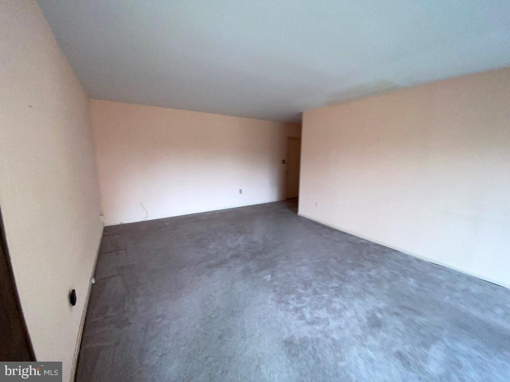 SUBURBAN OAKS - Residential