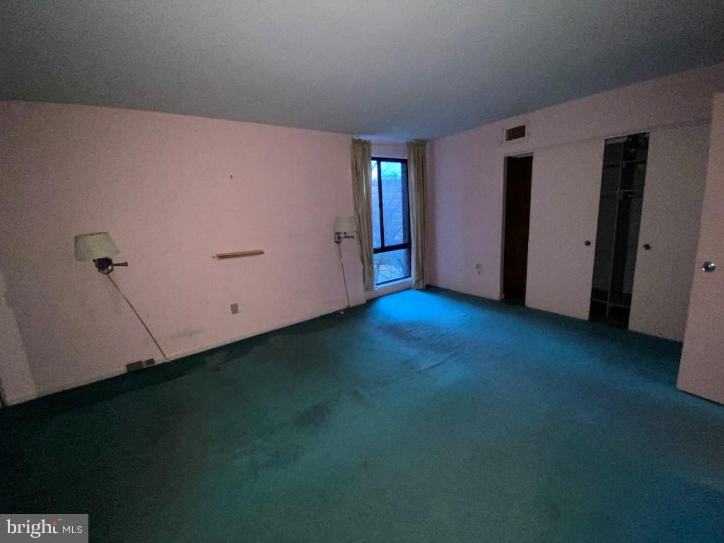 SUBURBAN OAKS - Residential