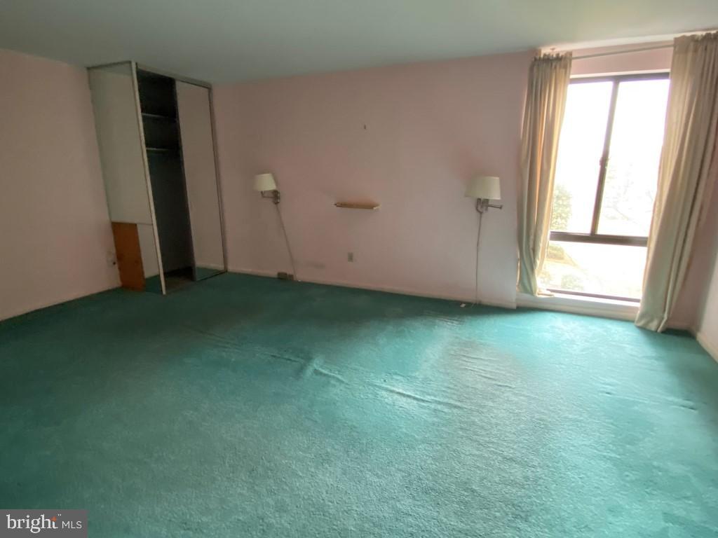 SUBURBAN OAKS - Residential