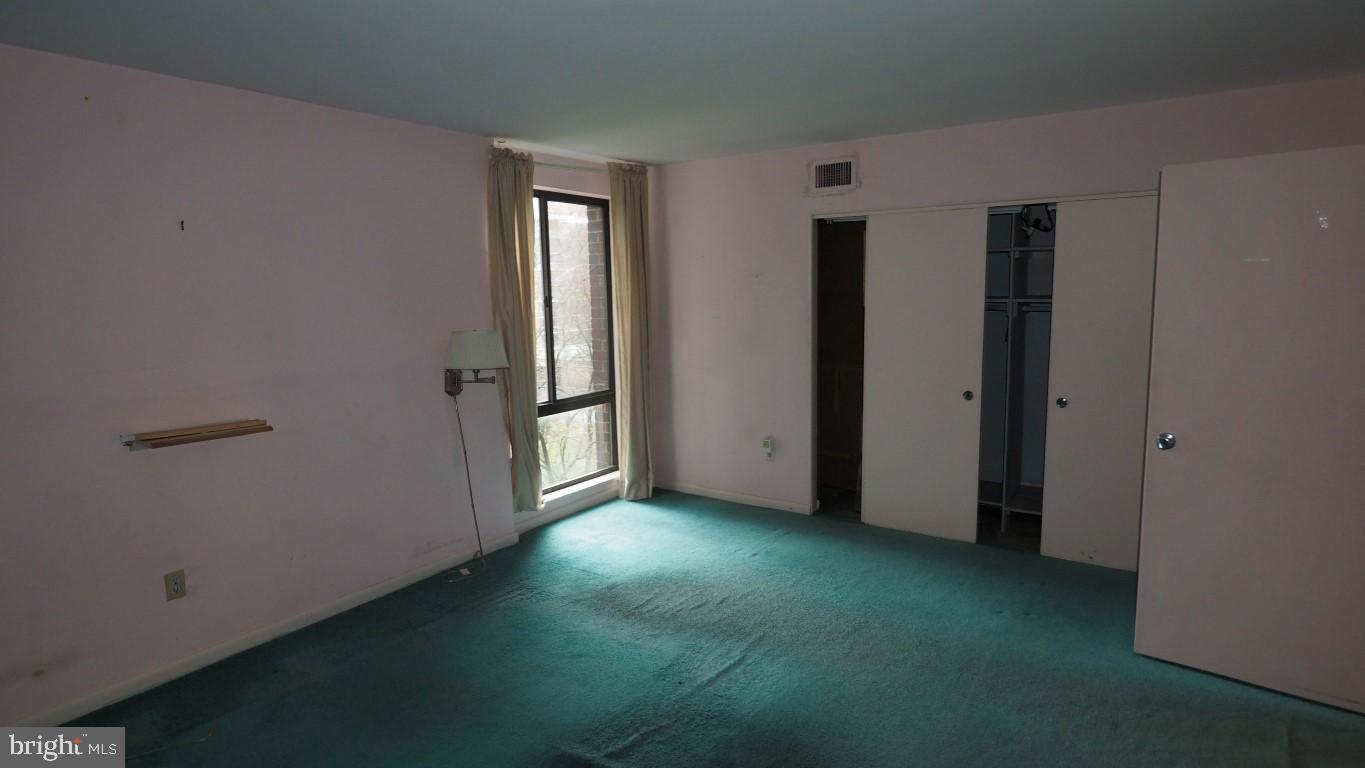 SUBURBAN OAKS - Residential