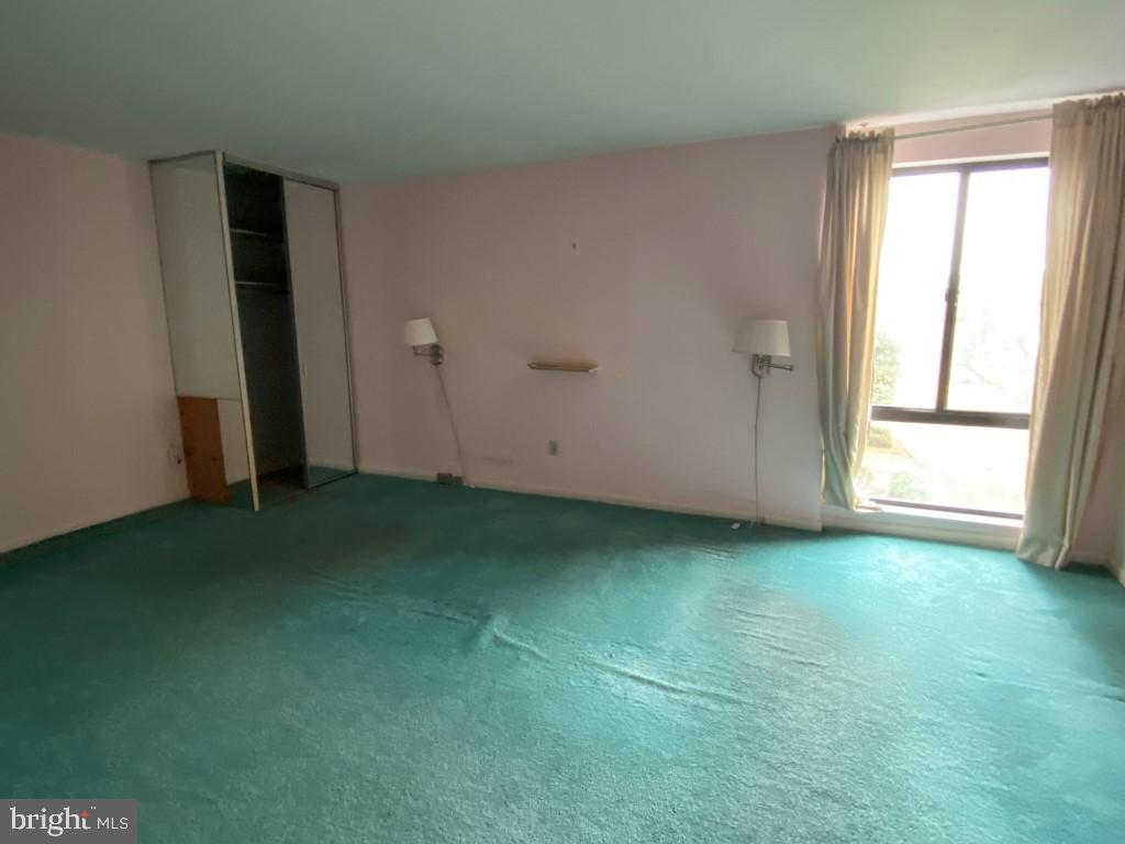 SUBURBAN OAKS - Residential