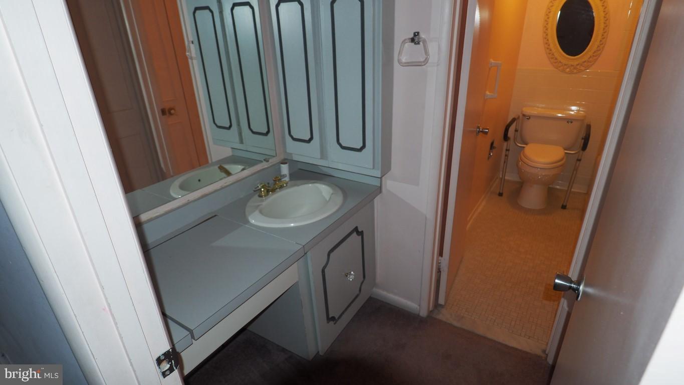 SUBURBAN OAKS - Residential