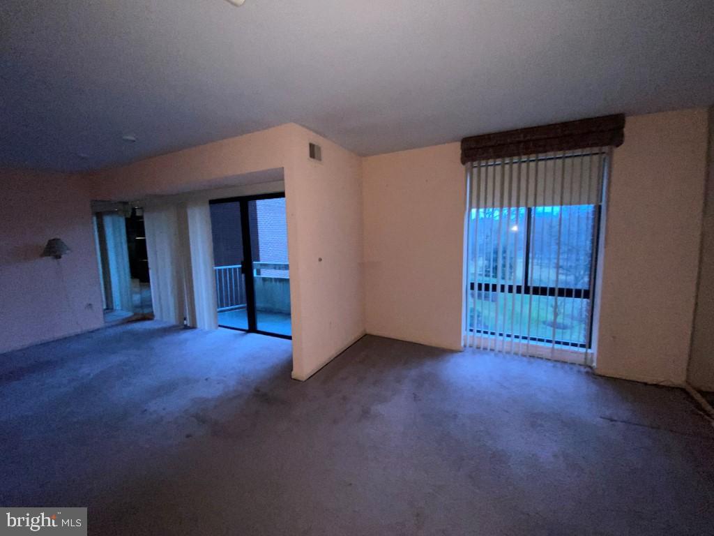 SUBURBAN OAKS - Residential