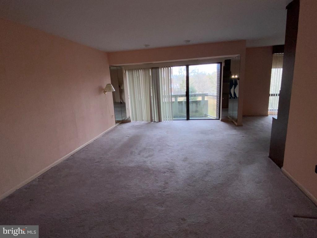 SUBURBAN OAKS - Residential