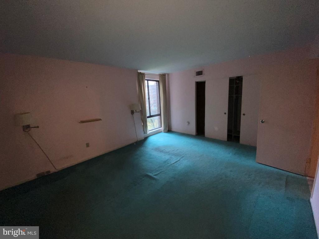 SUBURBAN OAKS - Residential