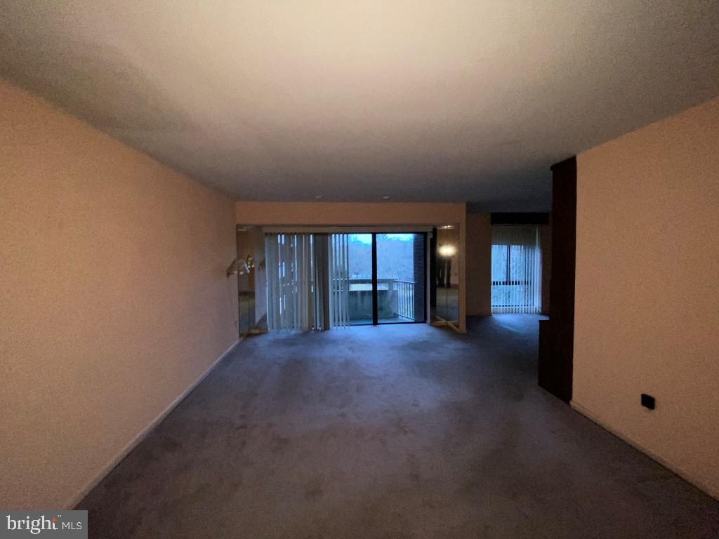 SUBURBAN OAKS - Residential