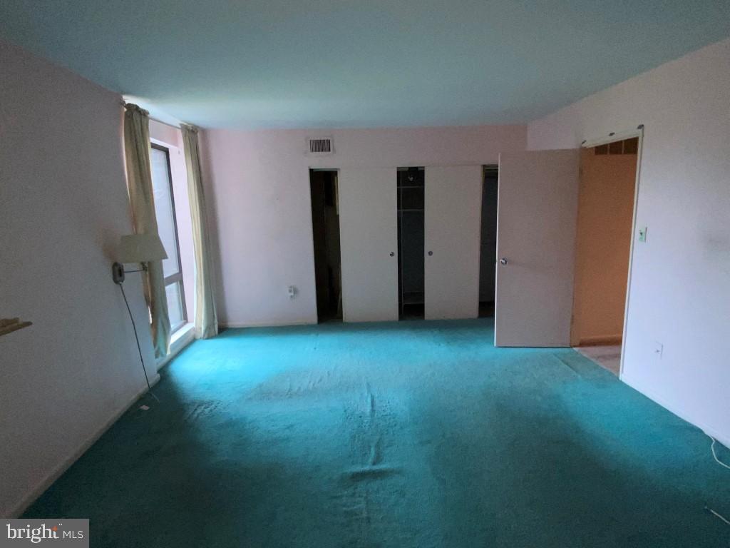 SUBURBAN OAKS - Residential