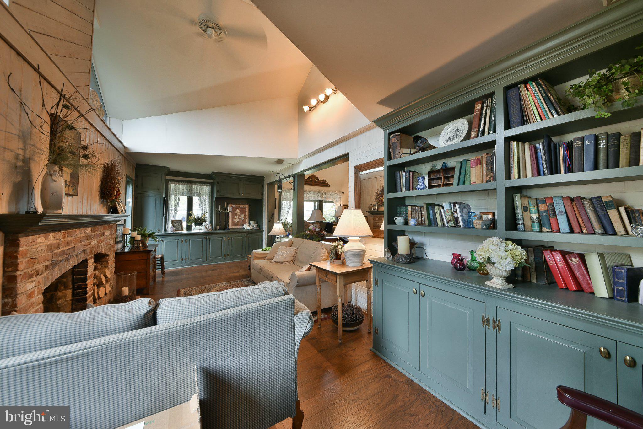 PLYMOUTH VALLEY - Residential