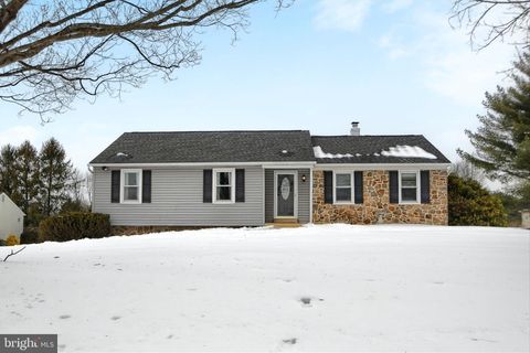 Photo of 129 Clearview Drive, DOWNINGTOWN, PA 19335 (MLS # PACT2116560)