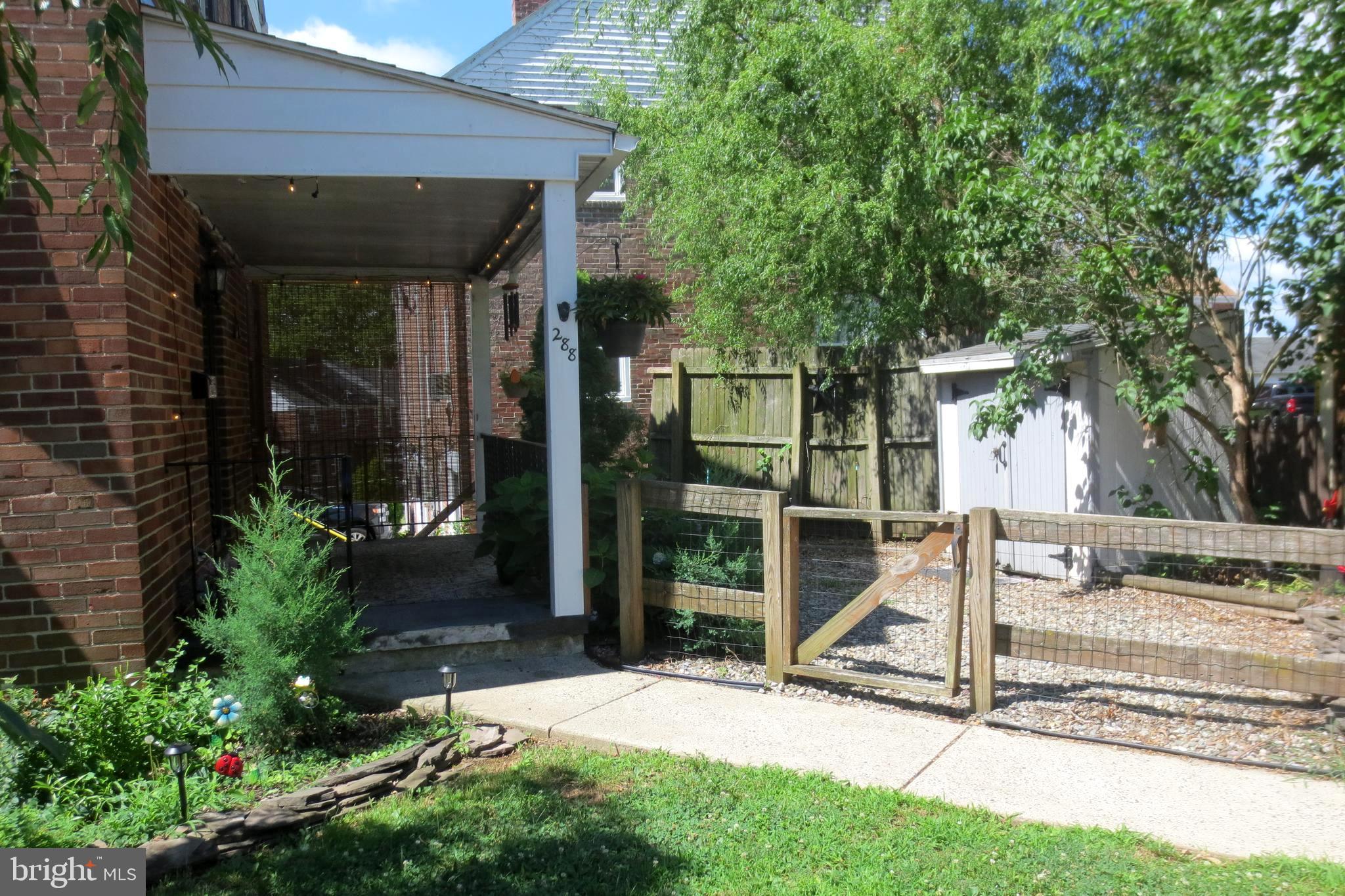 288 DIAMOND STREET