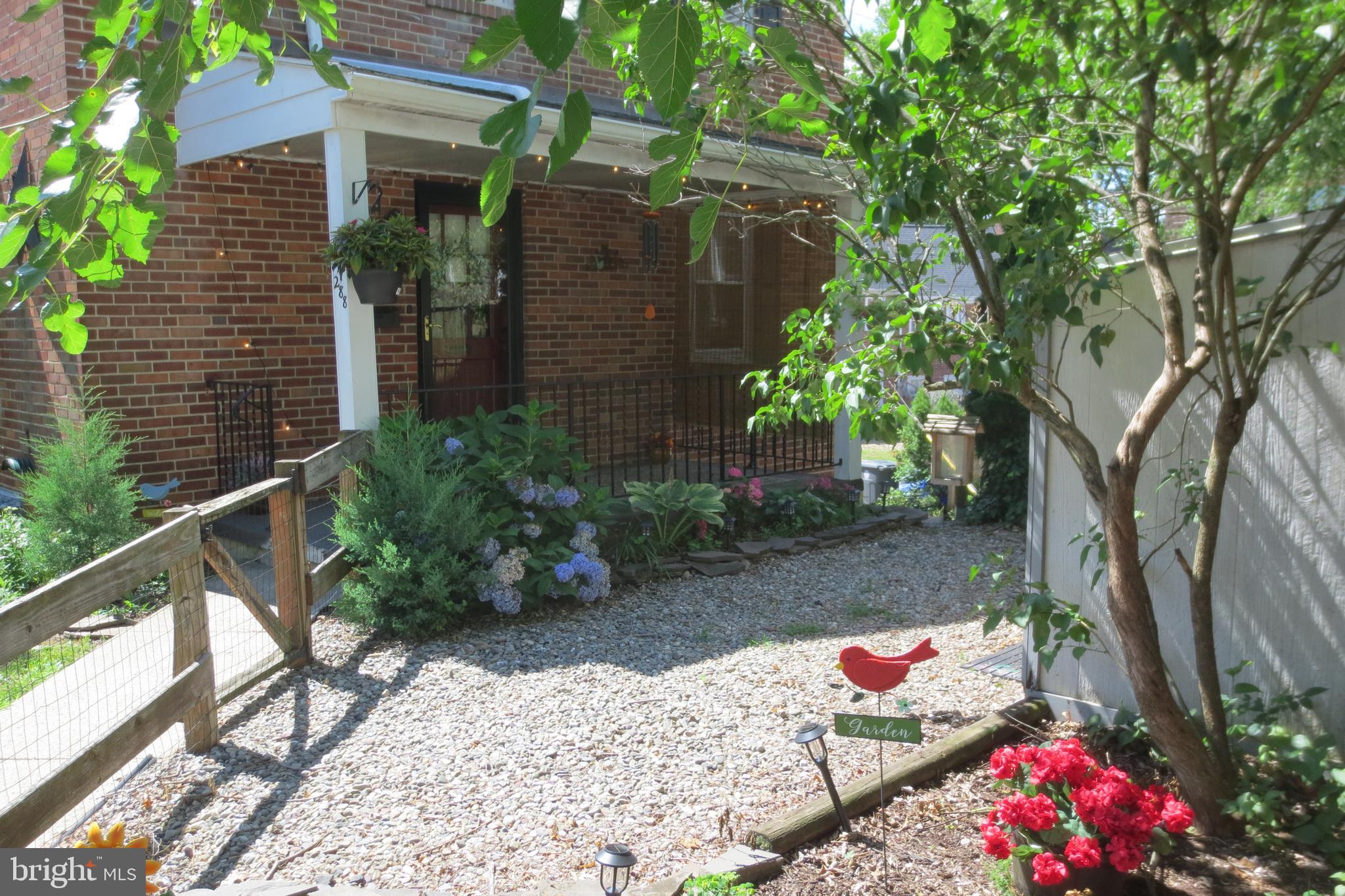 288 DIAMOND STREET
