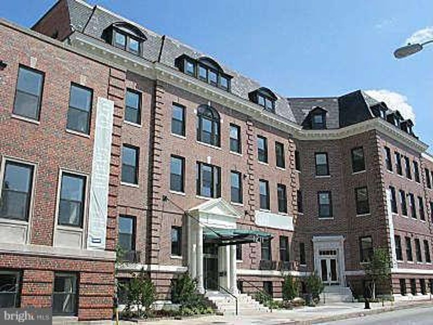 PRICE REDUCTION -  Terrific  2 Br/2Ba Federal Hill condo with deeded garage parking. Features include: open floor plan,cook's kitchen w/granite counters & SS appliances, en-suite bedrooms & balcony. Ideal for roommate set-up.Building amenities: roof top deck, fitness center, lounge & indoor basketball court. Close to Downtown, restaurants, bars, highways, institutions, hospitals & stadiums.