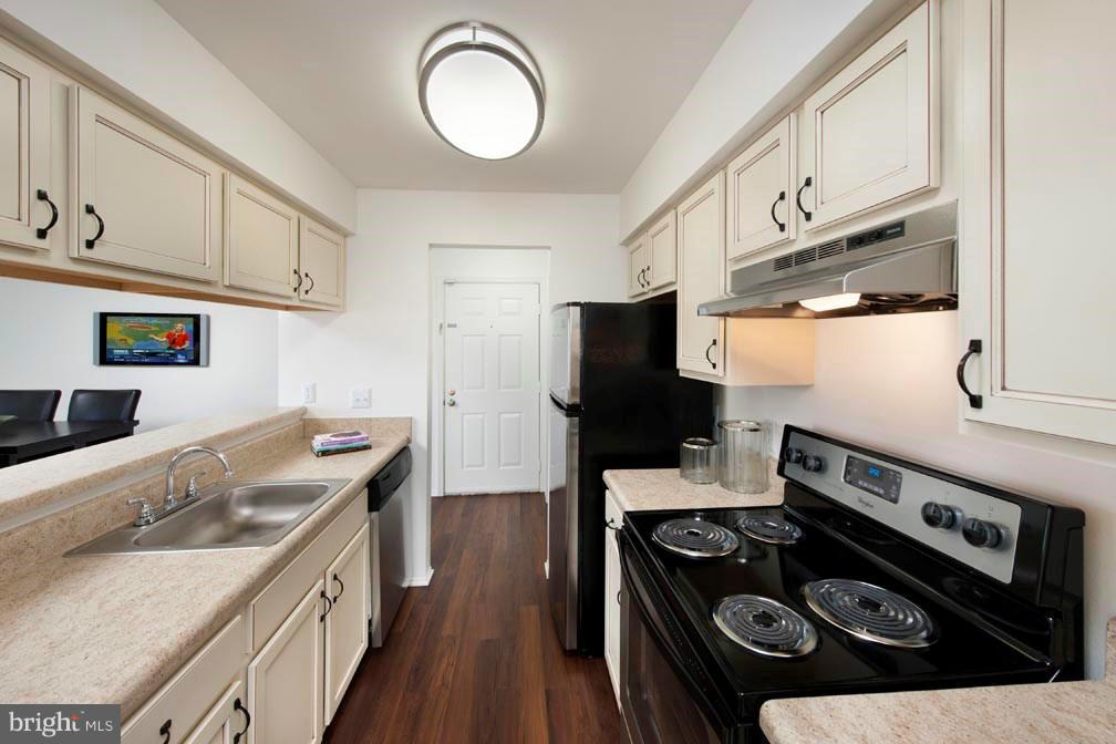 WINDSOR AT PINE RIDGE - Residential Lease