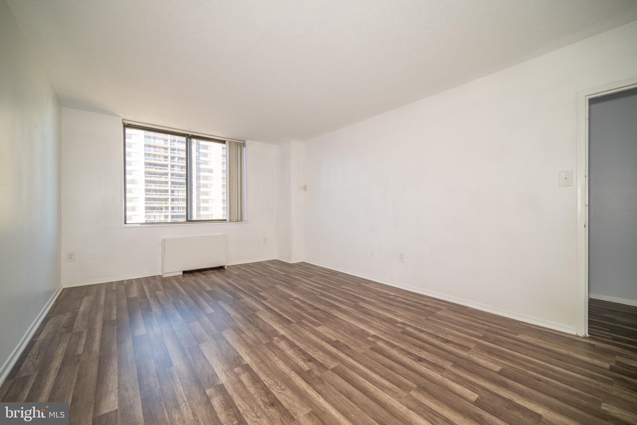 SKYLINE PLAZA - Residential