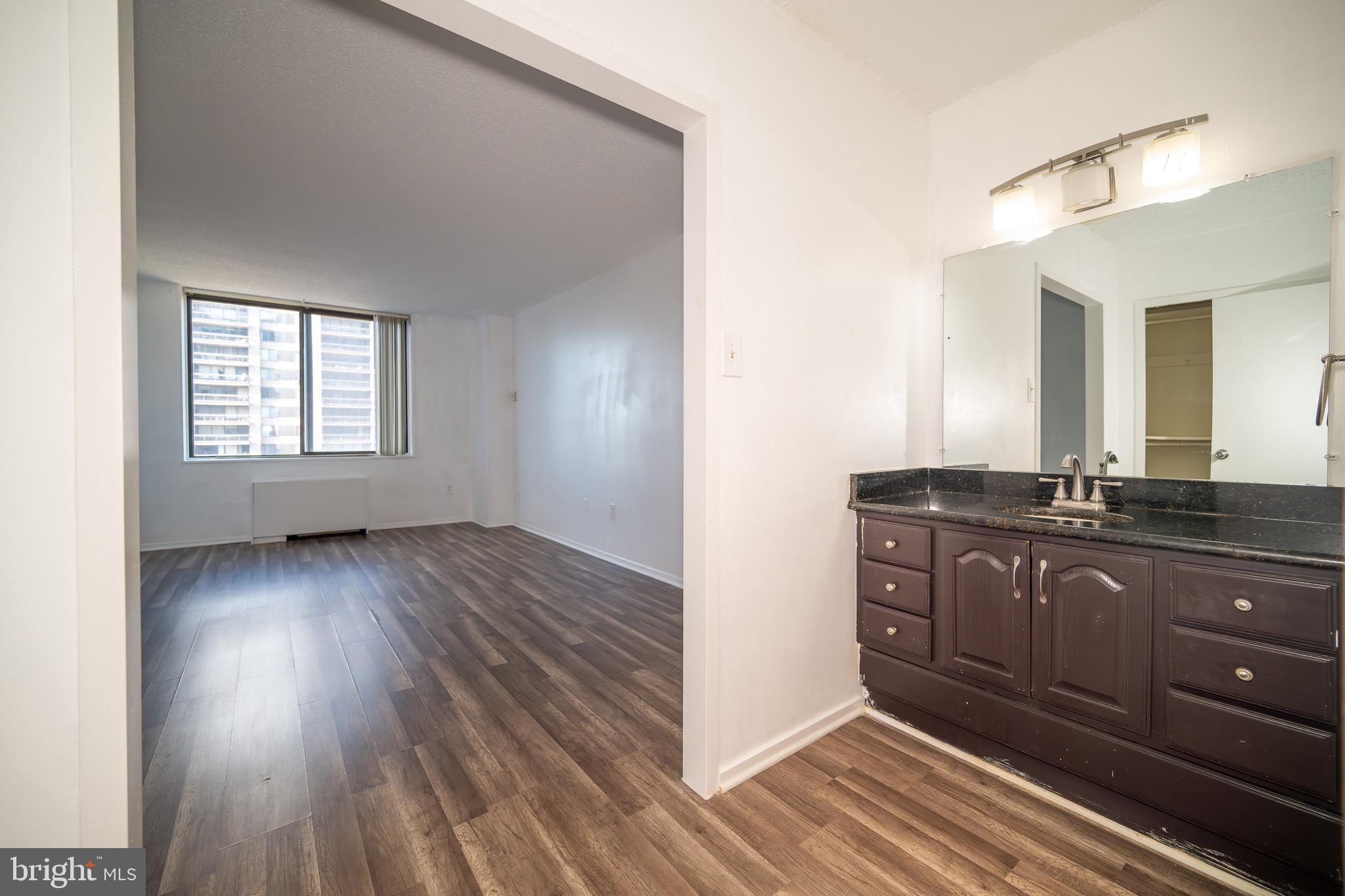 SKYLINE PLAZA - Residential