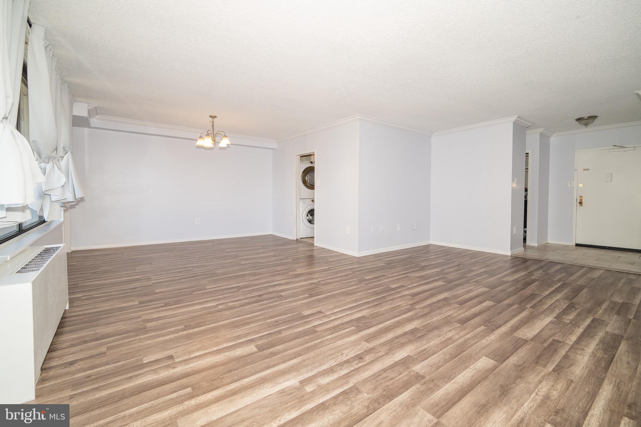 SKYLINE PLAZA - Residential