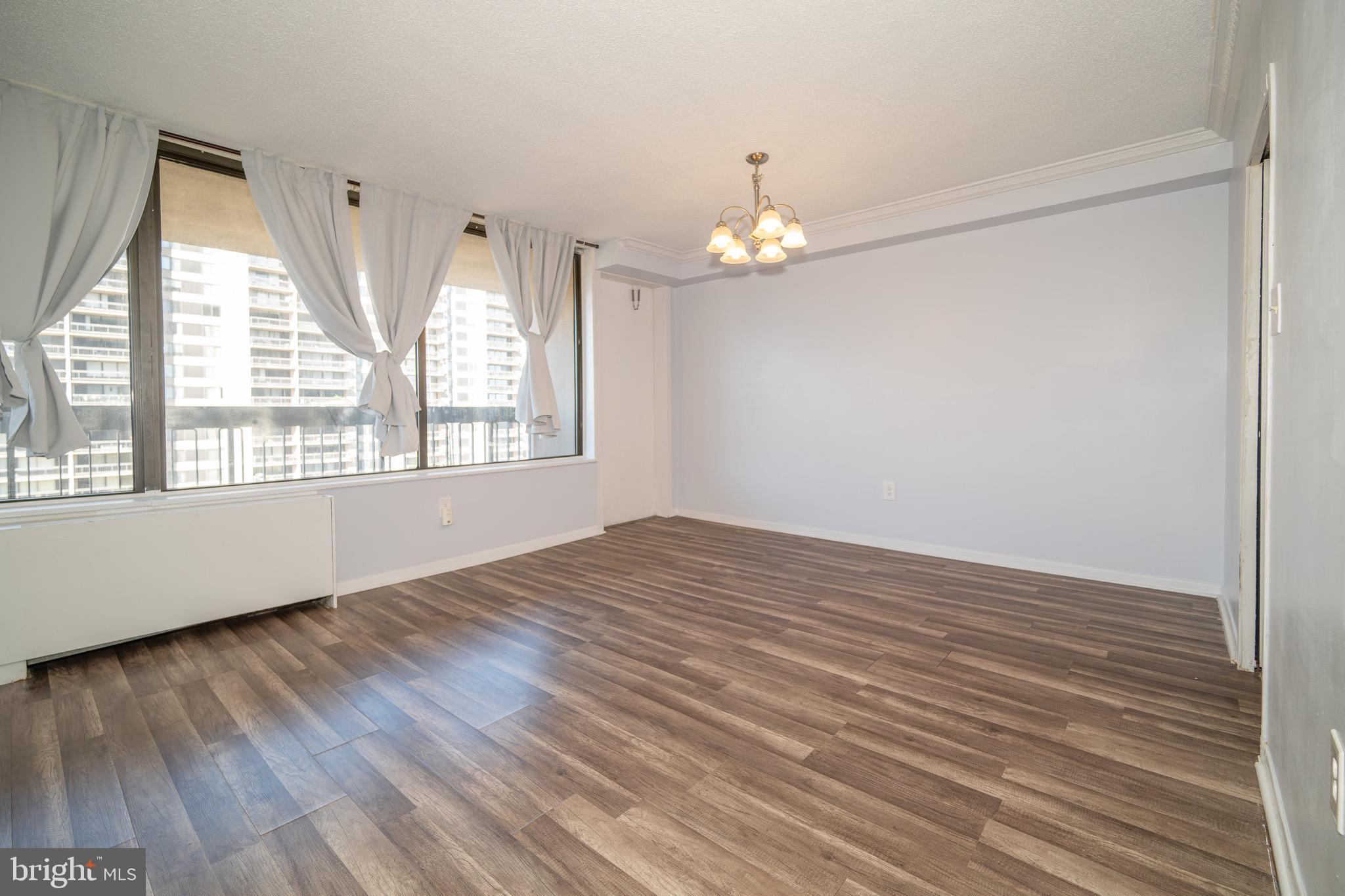 SKYLINE PLAZA - Residential