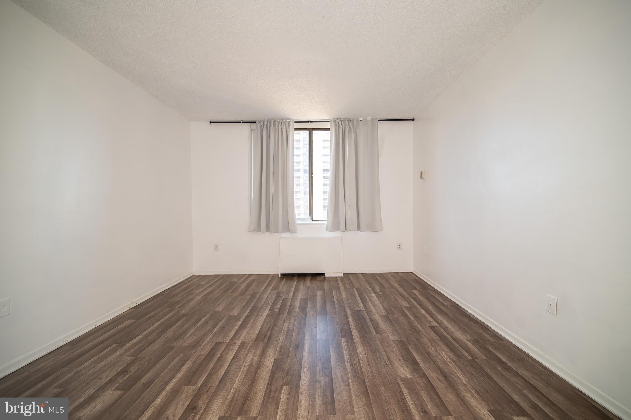 SKYLINE PLAZA - Residential