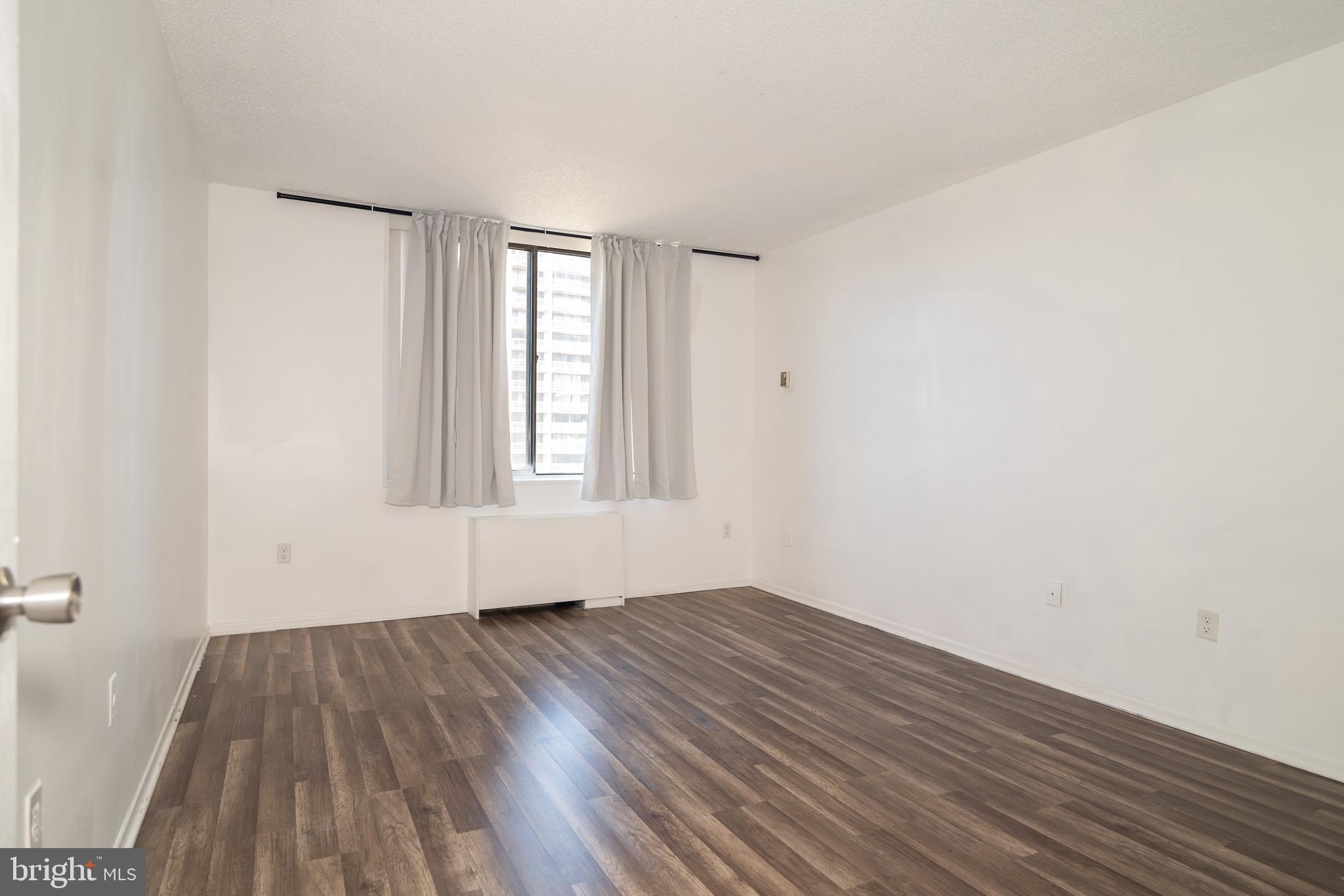 SKYLINE PLAZA - Residential