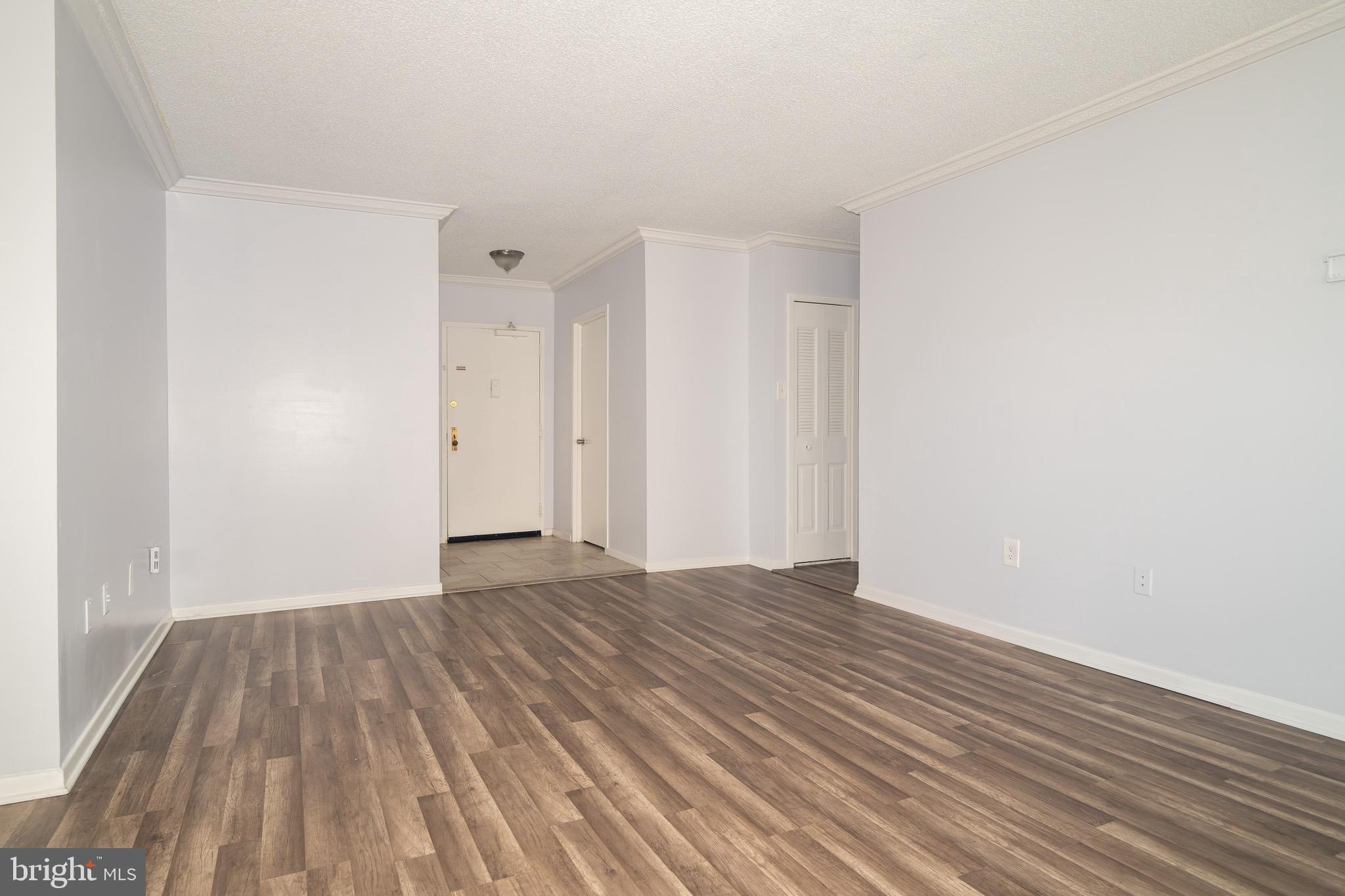 SKYLINE PLAZA - Residential