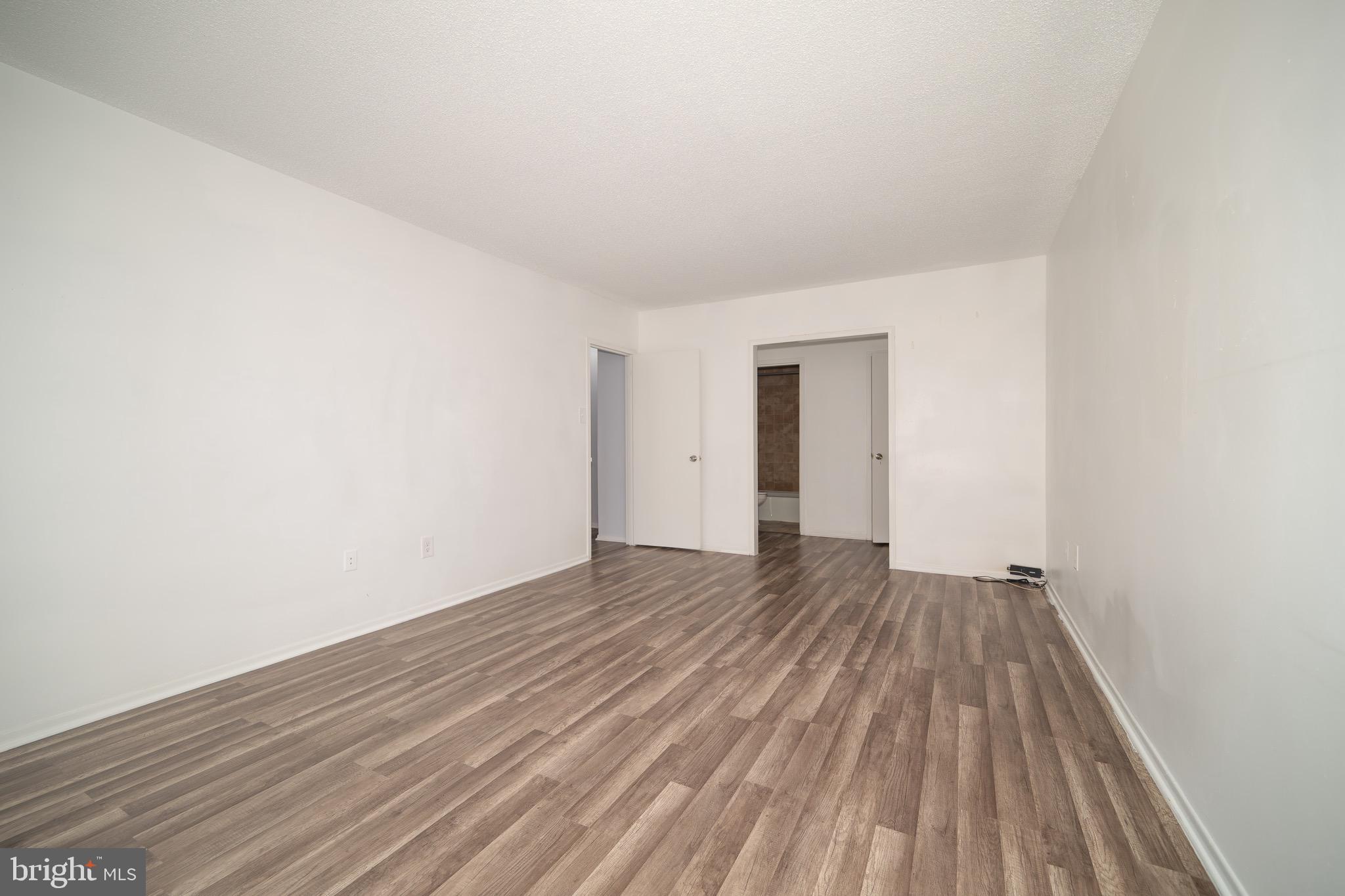 SKYLINE PLAZA - Residential