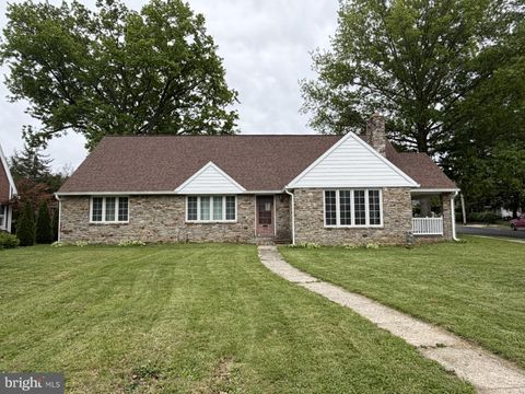 Homes For Sale - 1400 Oak Hill Avenue<br/> HAGERSTOWN, MD 21742
