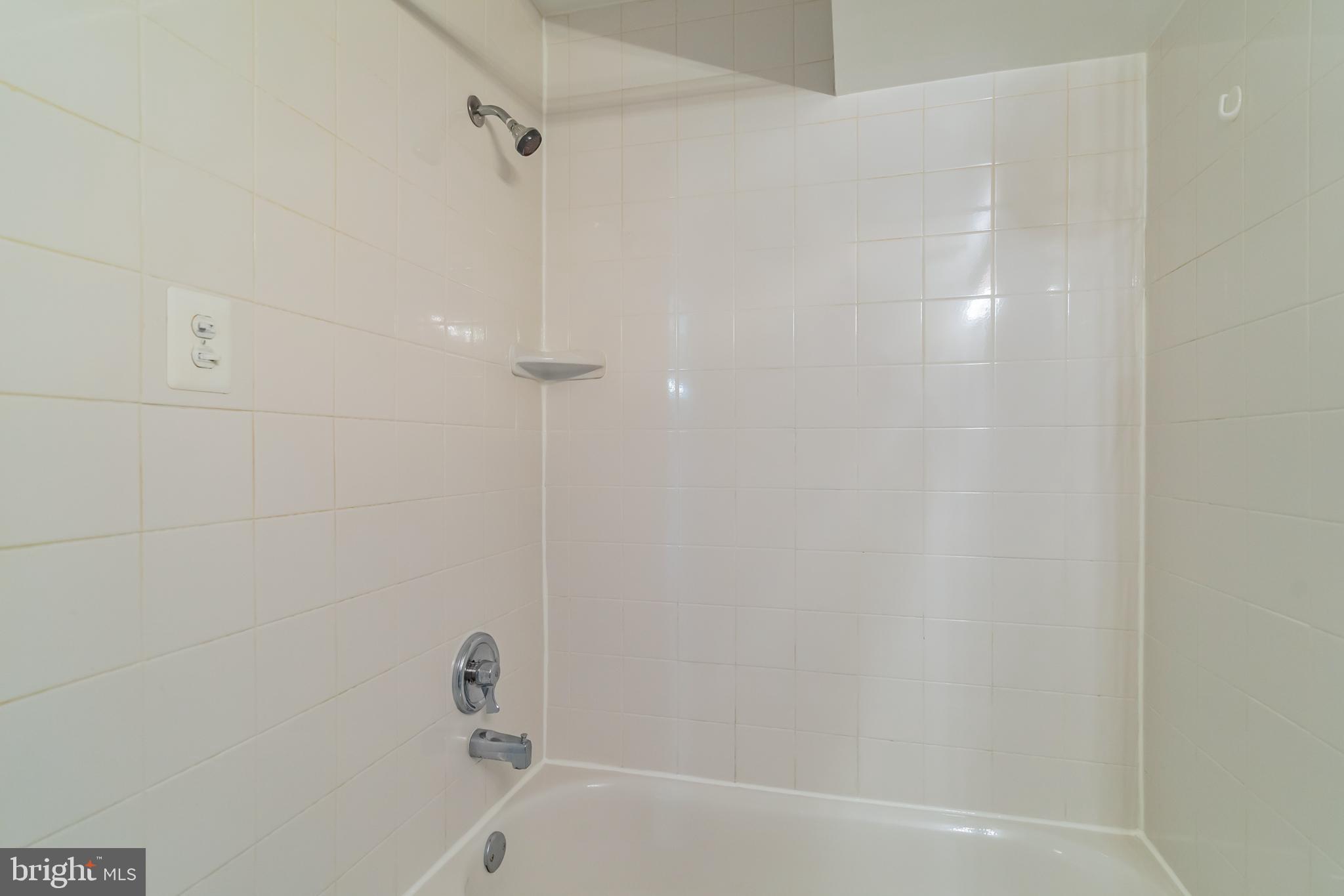 PINEWOOD LAWNS - Residential Lease