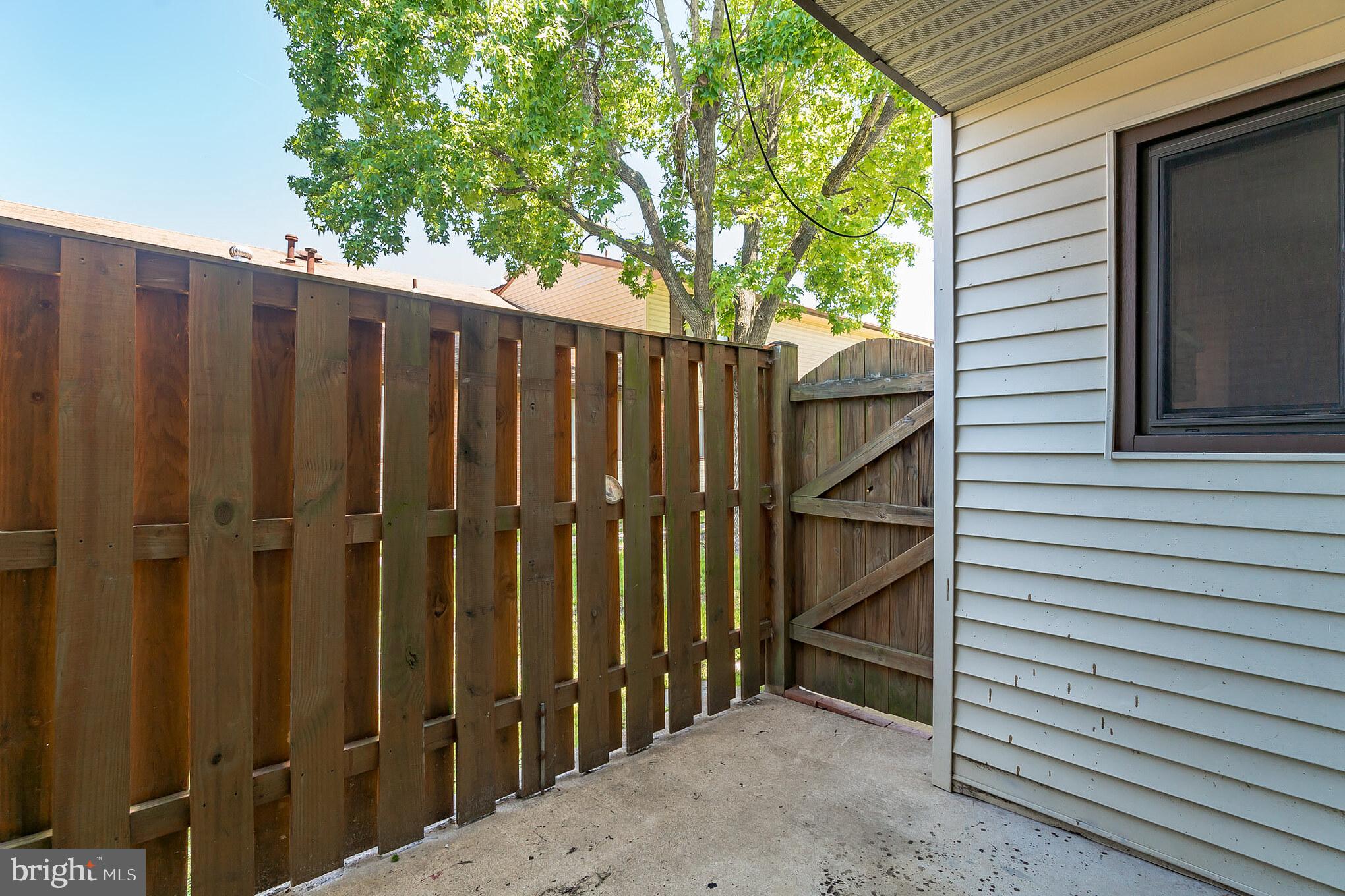 PINEWOOD LAWNS - Residential Lease