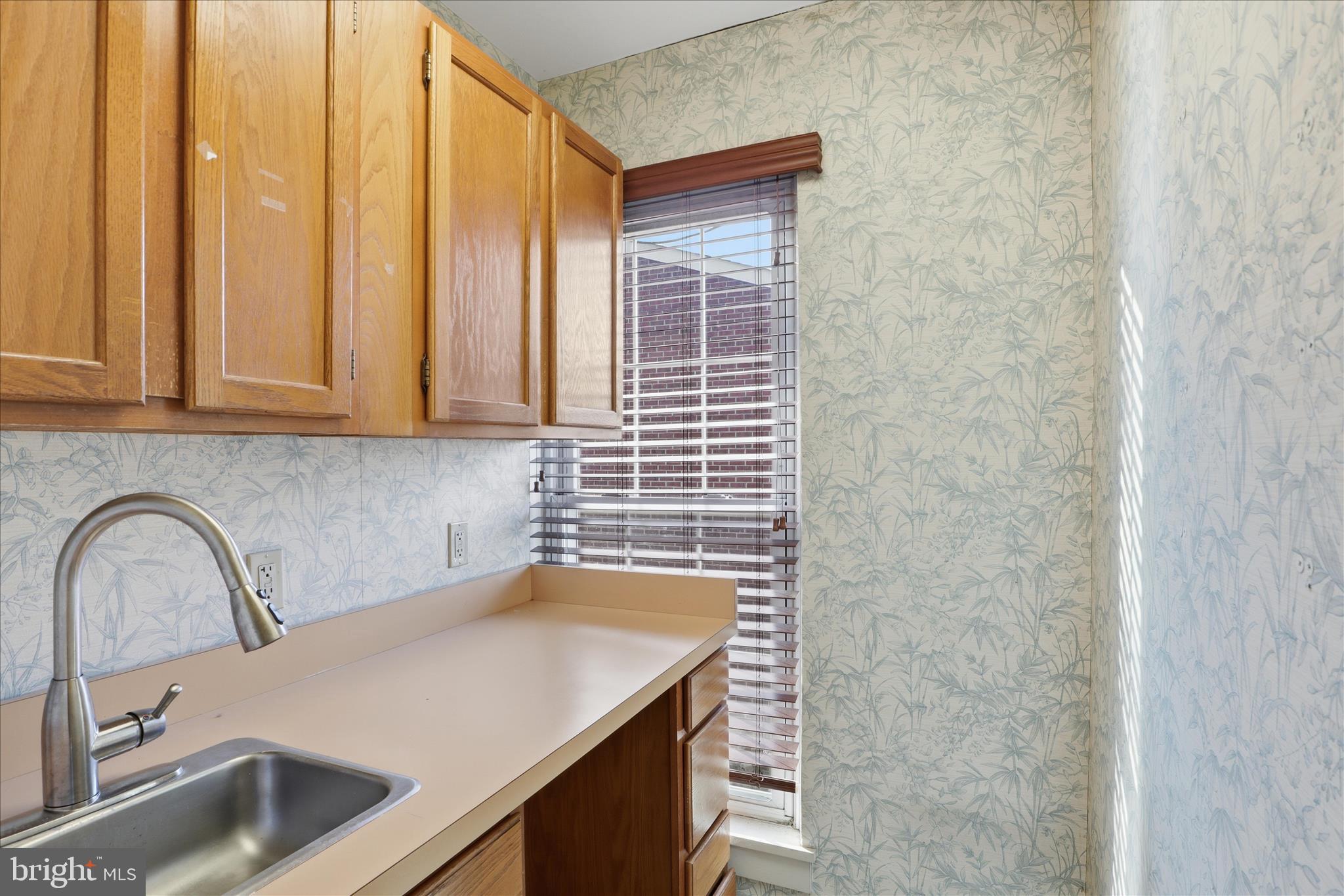 DEMOCRACY SQUARE BUS CTR - Commercial Sale