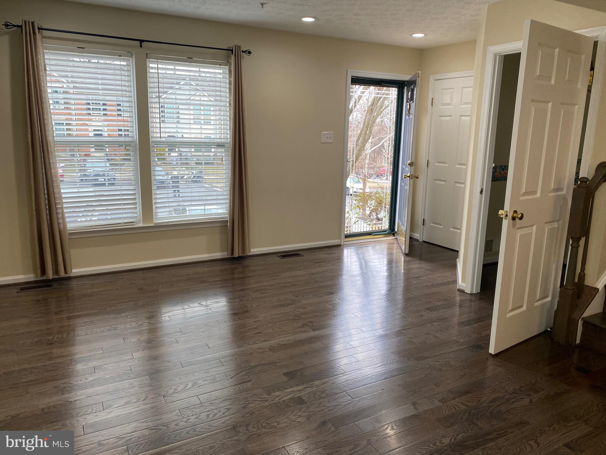 Landlord requirement :
Beautiful Townhouse with total 3 bedroom and 2.5 Bath, quiet place ,
Credit Score 680+ is a must , and strong income 3X of the rent required
100 deductible repair .Tenants pays all utilities .
no smoking
no pets
Please contact property manager for any questions .