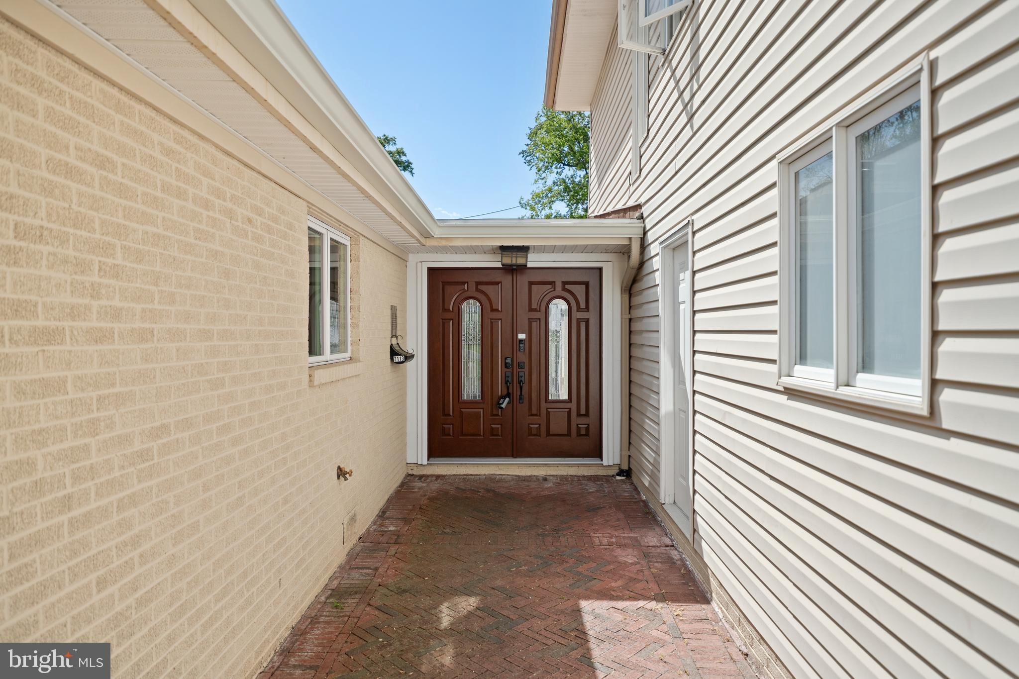 7113 CAROL LANE