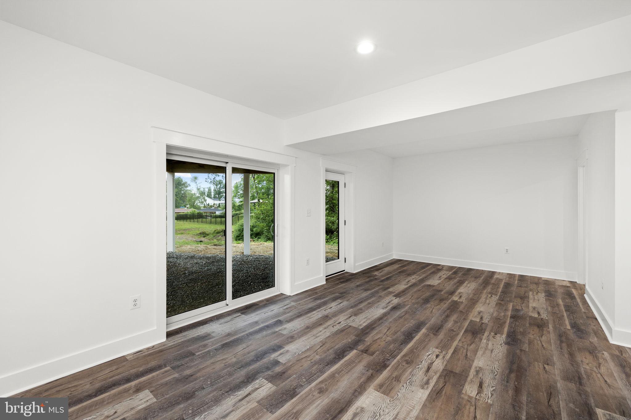 ELK CREEK LANDING - Residential