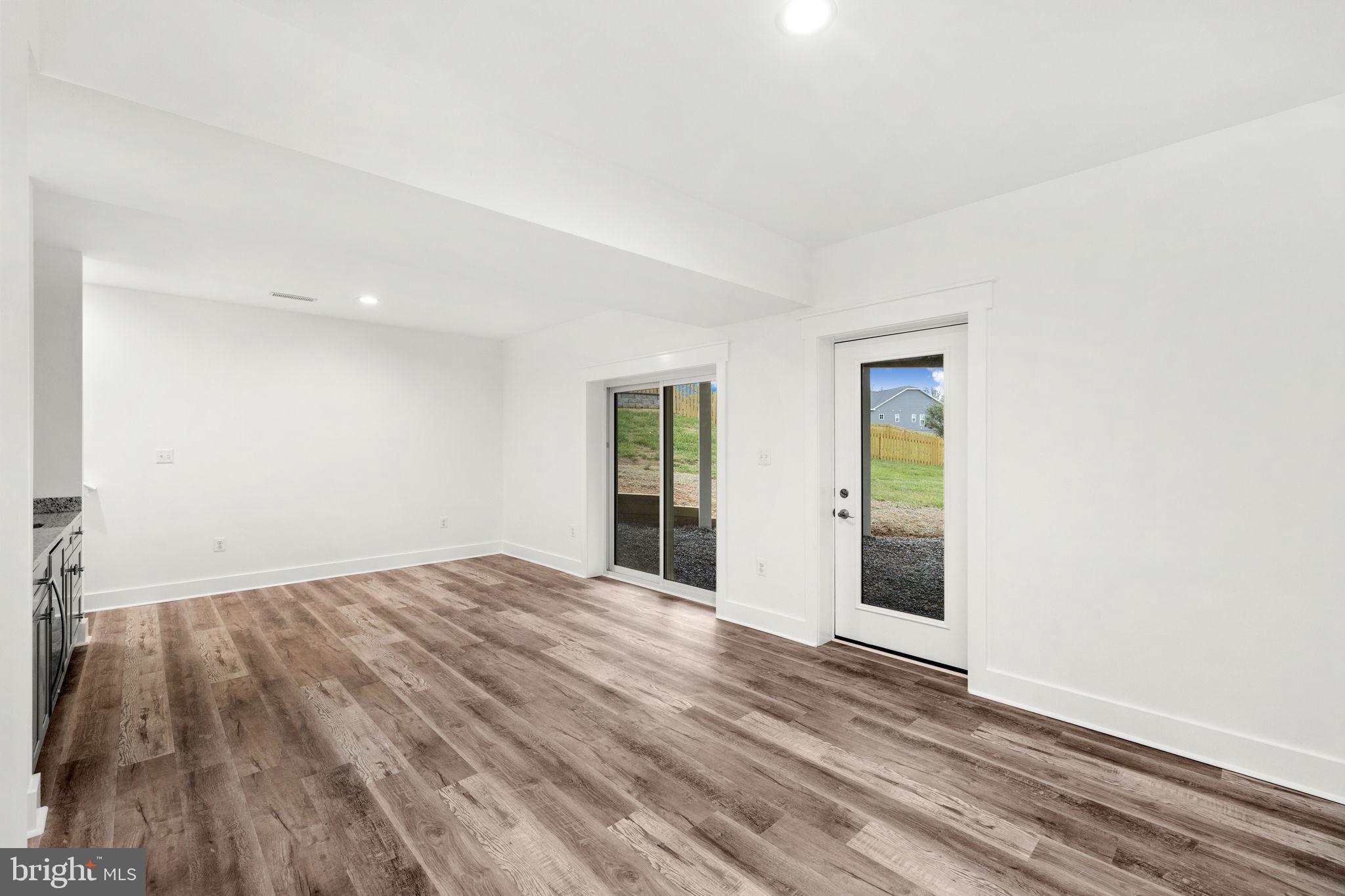 ELK CREEK LANDING - Residential