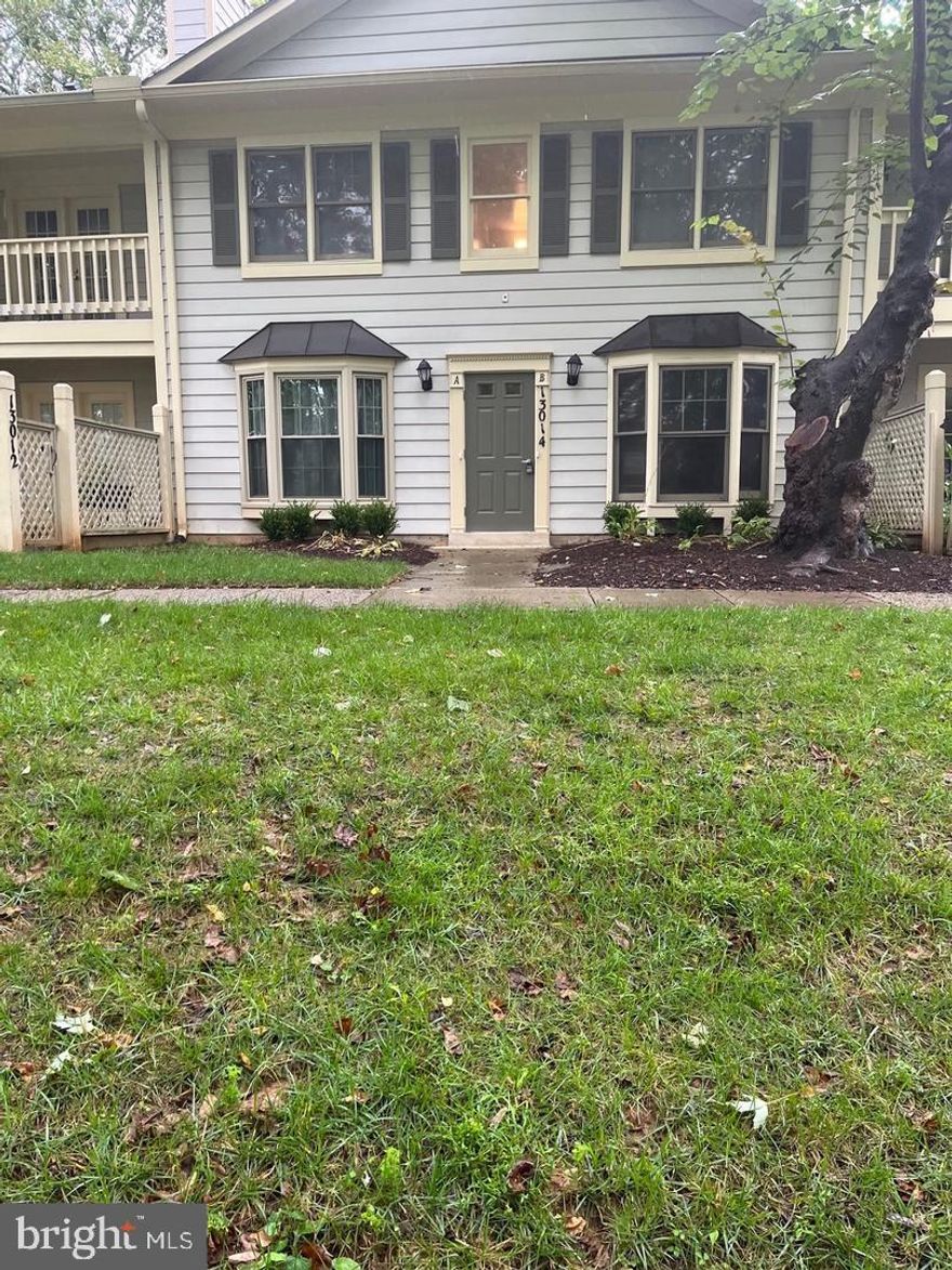 Beautiful 1 bedroom condo w/loft that can be used as an office or bedroom!!  It has a cathedral  and a loft overlooking the living room and 













Beautiful 1 bedroom condo w/loft that can be used as an office or bedroom.  it has a cathedral ceiling  and space lFront balcony!  Walk-in closet in bedroom!  Very convenient location right off !270 and schools and shopping!! Much more!  Balcony!  Loft!!  Painted last year!  1year old HVAC!!






Beauti