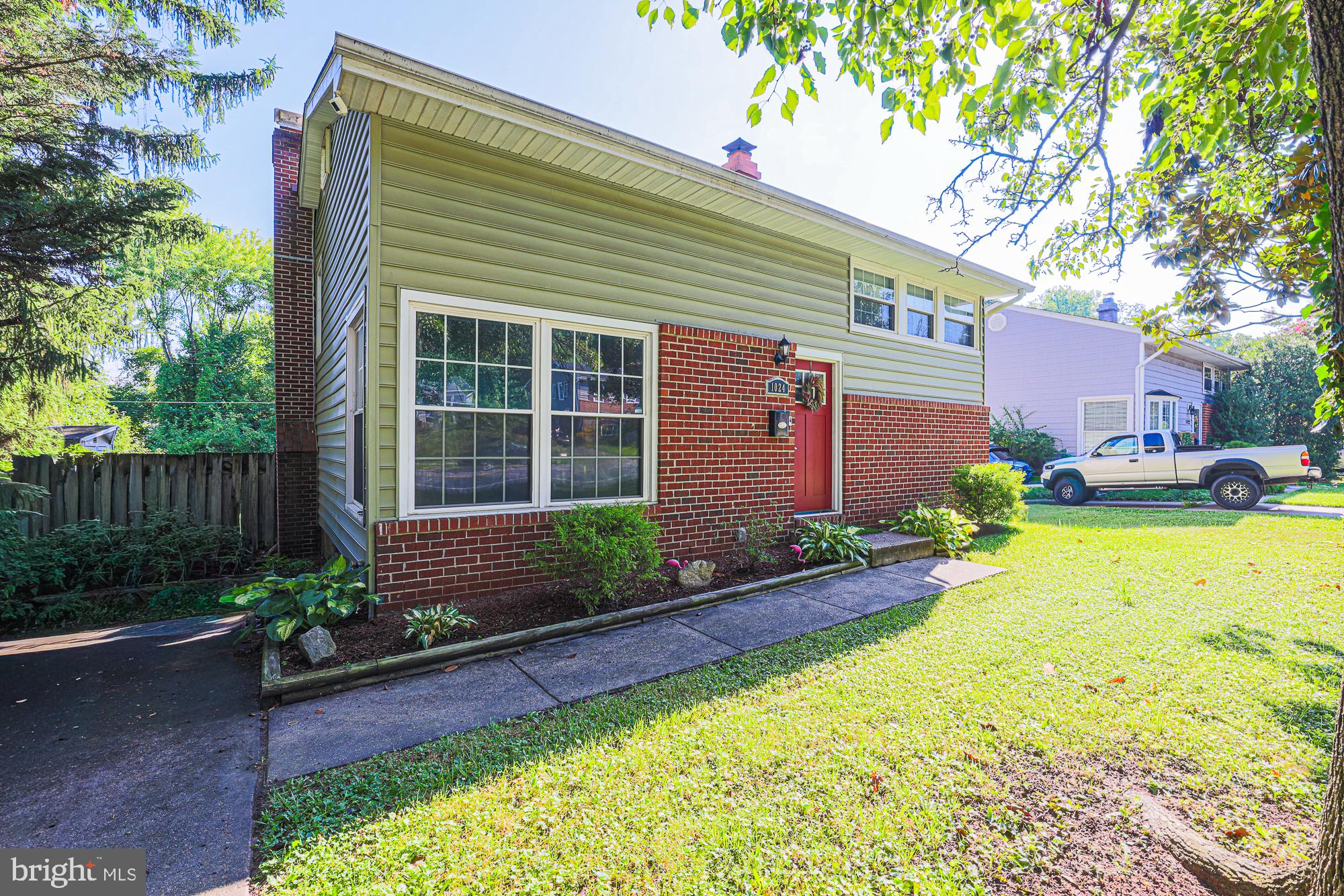 1024 KENILWORTH DRIVE