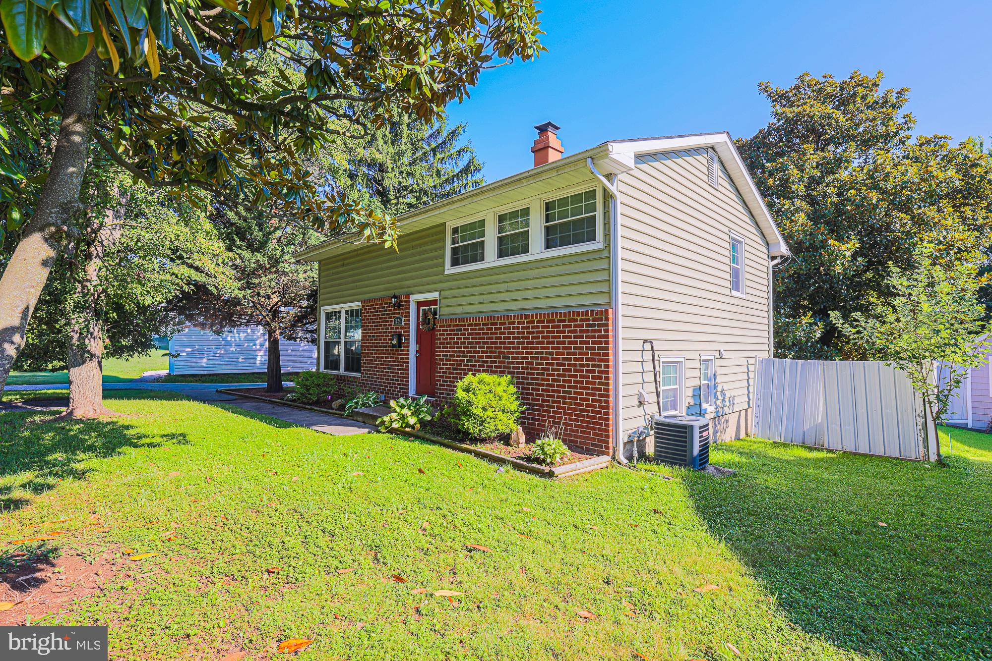1024 KENILWORTH DRIVE
