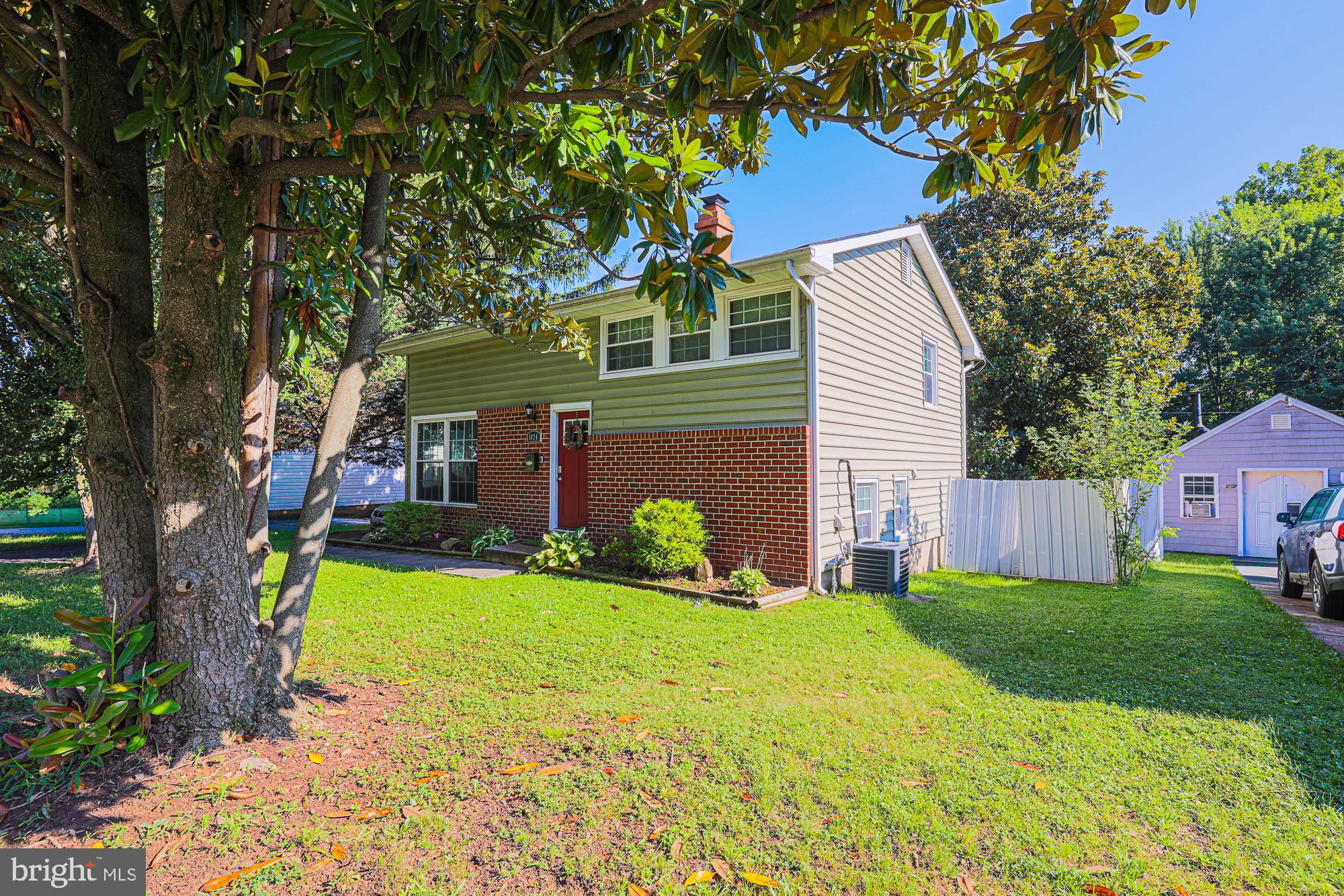 1024 KENILWORTH DRIVE