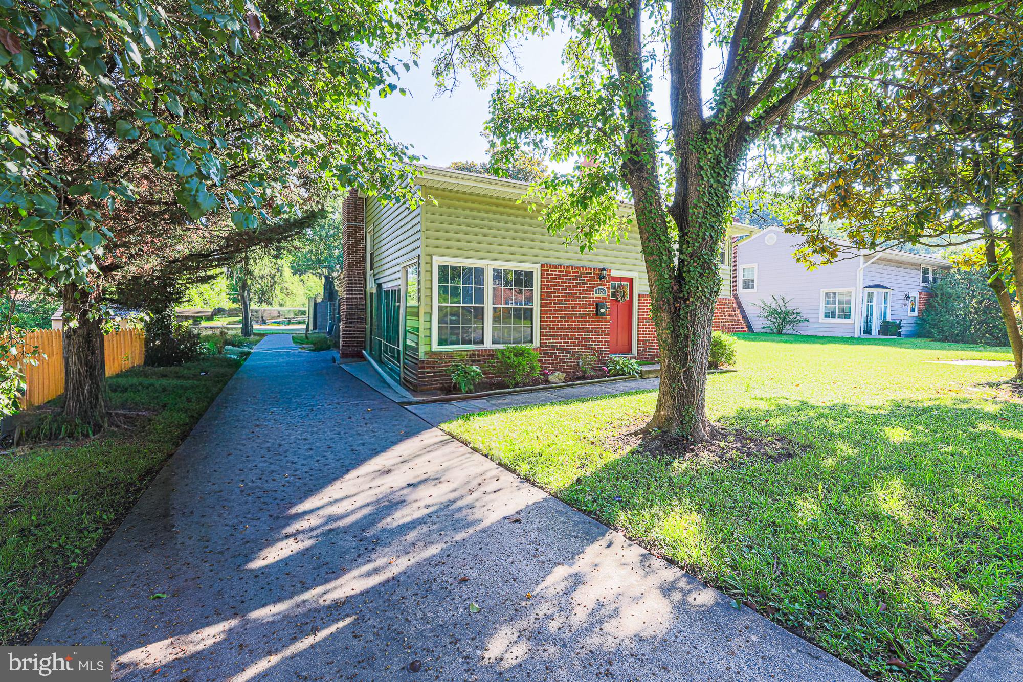 1024 KENILWORTH DRIVE