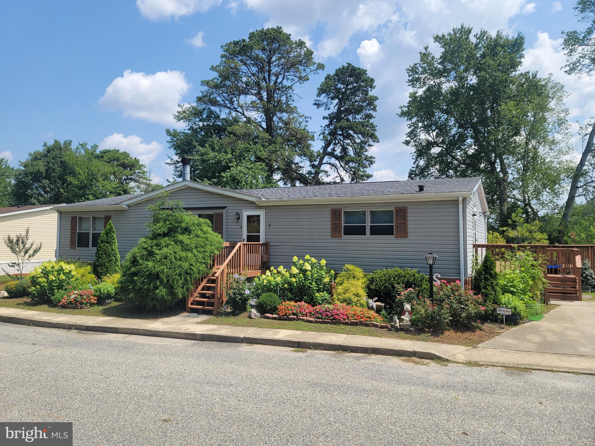 2 EISENHOWER BOULEVARD